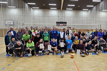 Gruppenbild_Lehrer-Volleyballturnier_2024